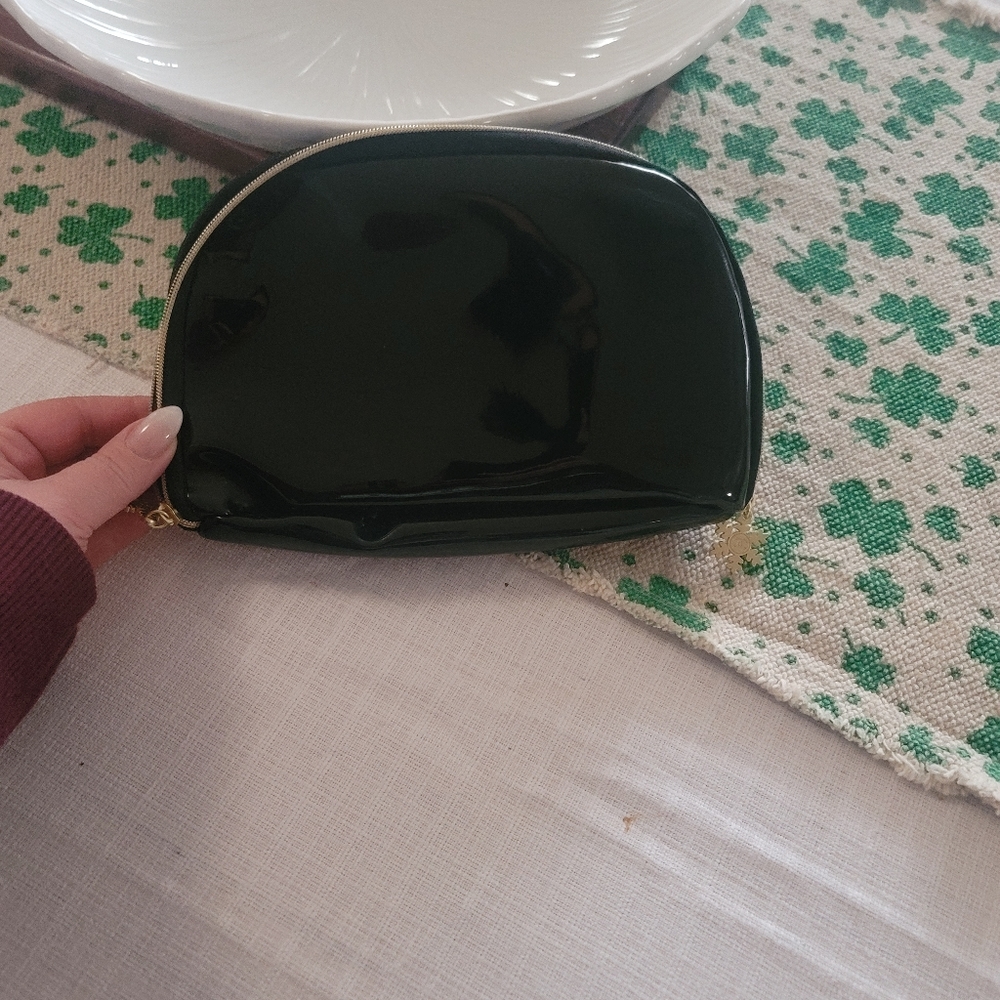 Chanel makeup pouch - Picture 2 of 5